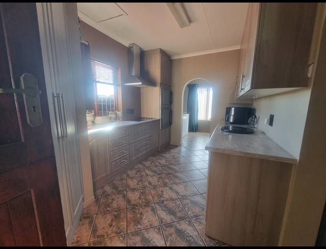 6 BEDROOM FREESTANDING FOR SALE IN HEIDERAND